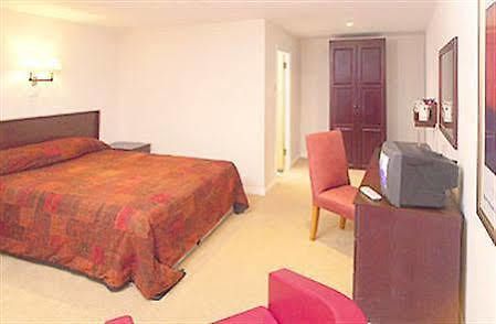 Hotel St Lawrence Лутон Экстерьер фото